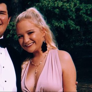 Meet your Posher, Ainsley